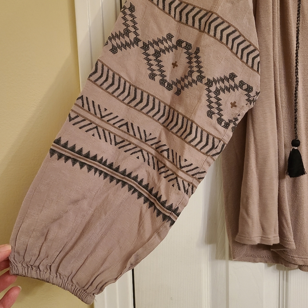 Lucky Brand Long Sleeve V-Neck Tassel, Boho Peasant Flowy Crop Top, Size XL - Picture 4 of 9